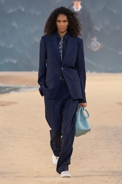 Look 10